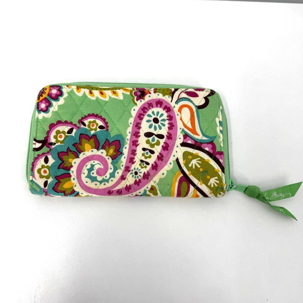 Vera Bradley Zip Around Wallet Tutti Frutti Green Mint Paisley Quilted Travel - Picture 1 of 7
